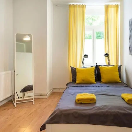 Cosy Two Br Plus Self Checkin Plus Street Parking